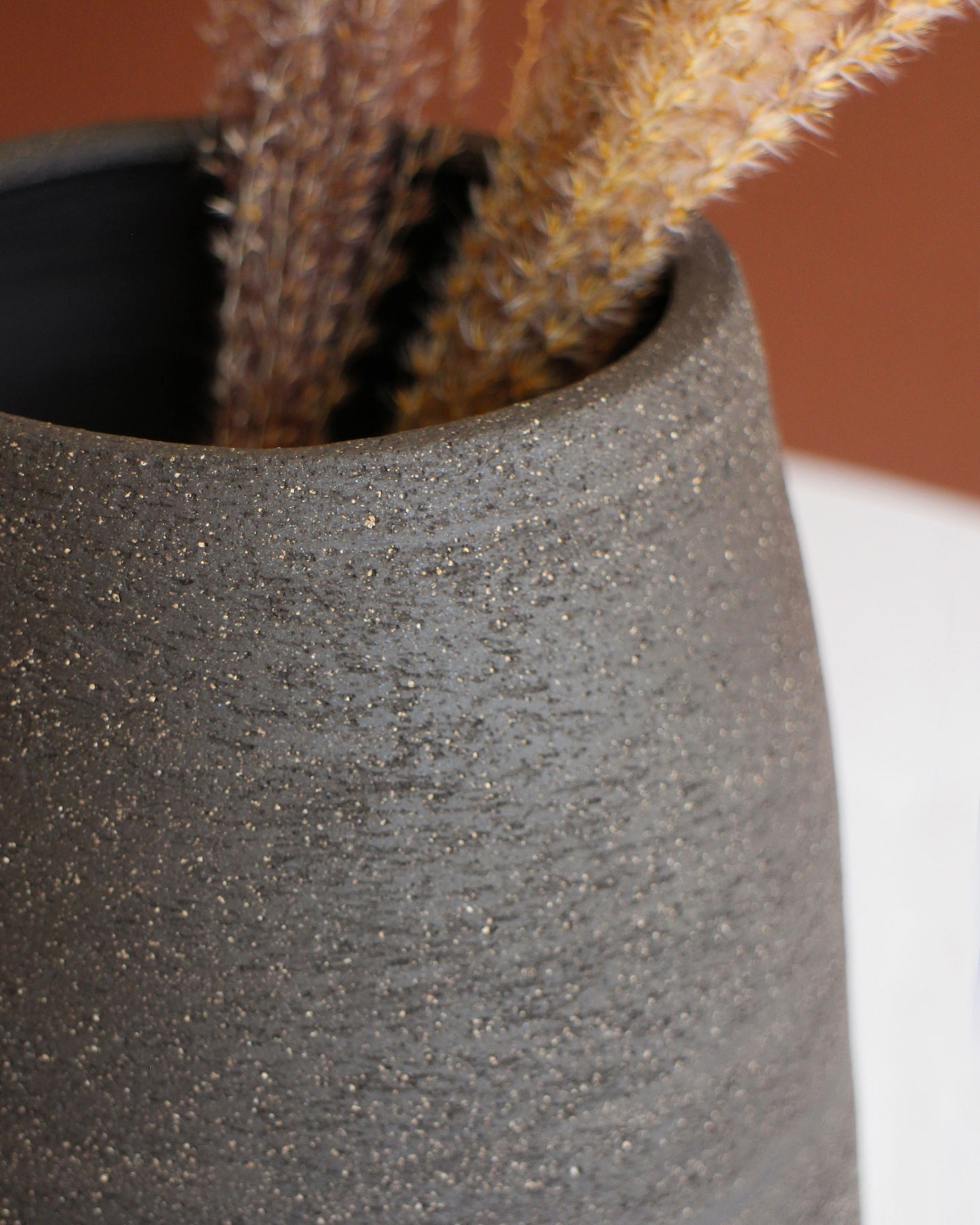 Vaso conico materico nero carbone
